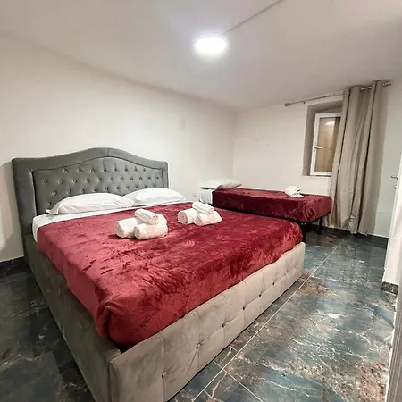 Hv Chiara Historic Center Neapol